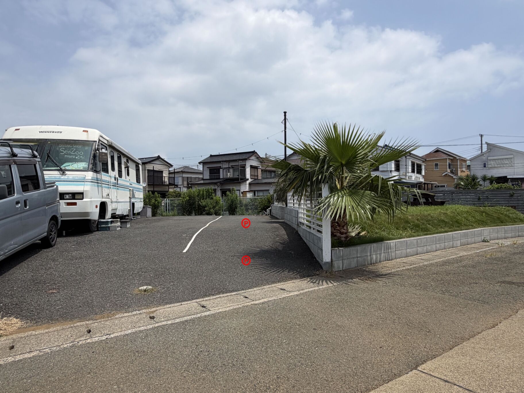 駐車場(正面右側2台)
