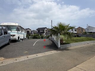 駐車場(正面右側2台)