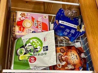 無料のコーヒー、緑茶をサービス