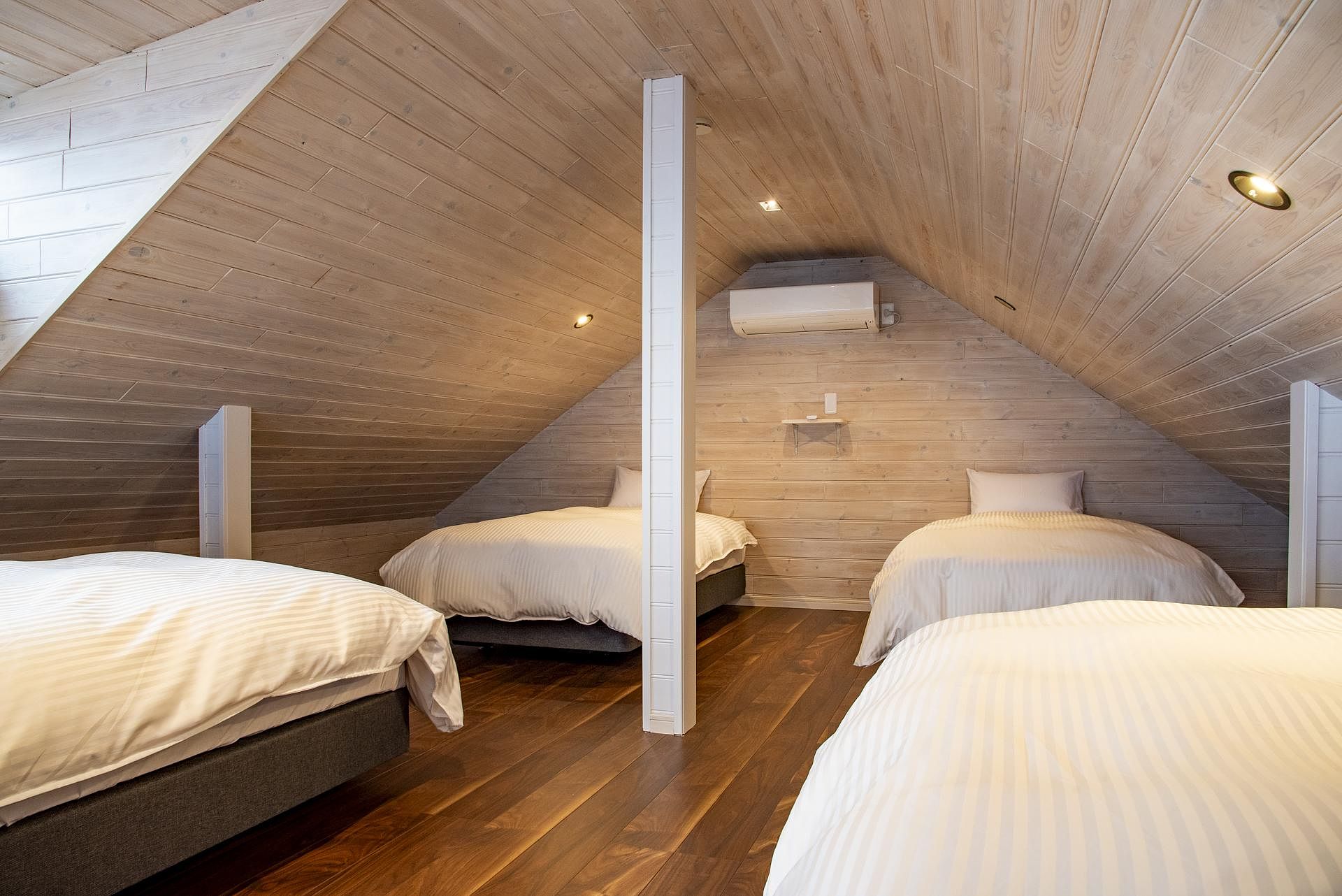 ロフト　シングルベッド４台