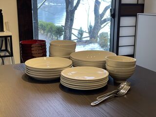 各食器類、炊事道具をご用意しております。