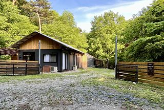 2棟貸し切り可能です。最大20人泊まれます。