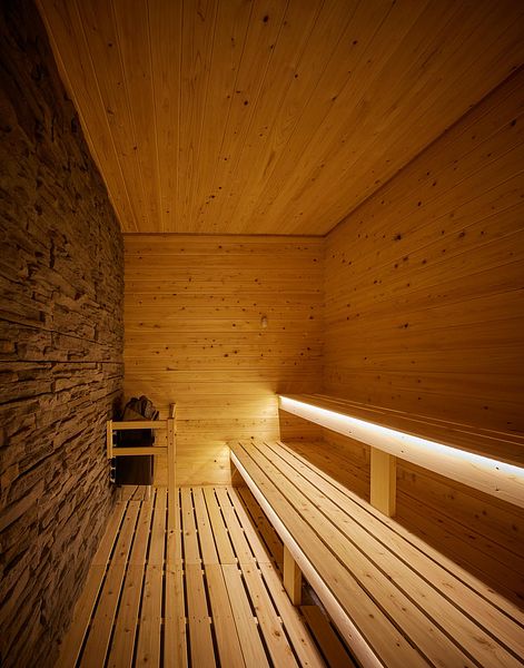 館内併設サウナはヒノキの香りを楽しめる