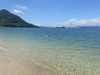 静かで透明な海