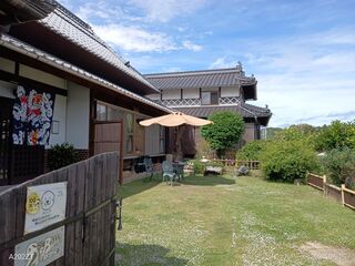 夏 入口より望む前庭
