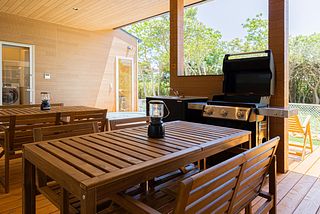 BBQグリルはWeber社製大型ガスグリルを設置しています。