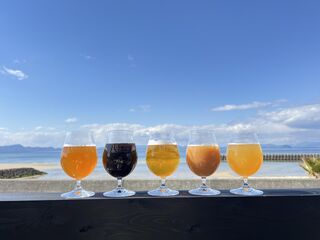 1階タップルームでクラフトビールを堪能できます。(宿泊スペースではございません)