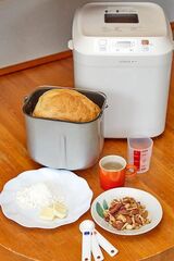 ホームベーカリー、材料をご用意していますので、パン焼きに是非トライしてみてください。500円税込み