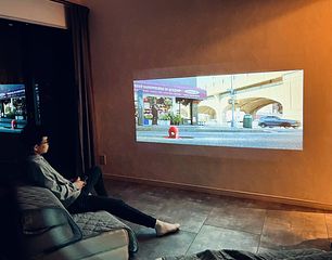 プロジェクターあります。プライムビデオ観れます。