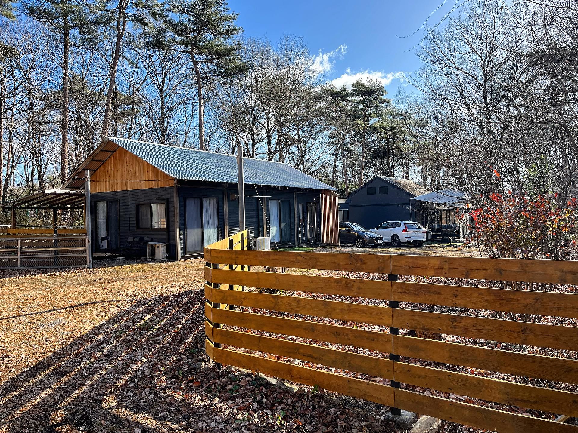 2棟貸し切り可能です。最大20人泊まれます。