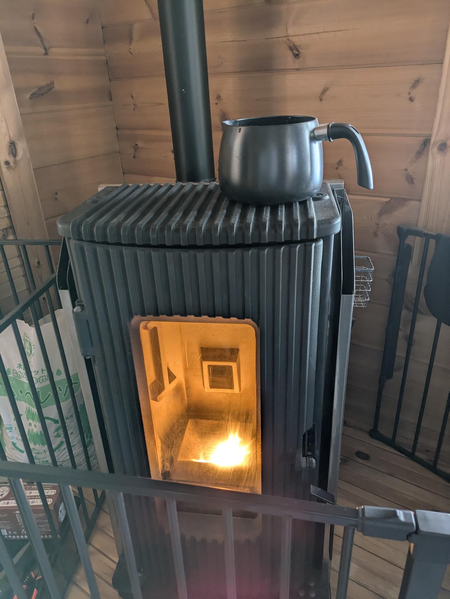 ペレットストーブ燃焼中