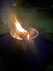 焚き火の炎があなたを癒してくれますよ。