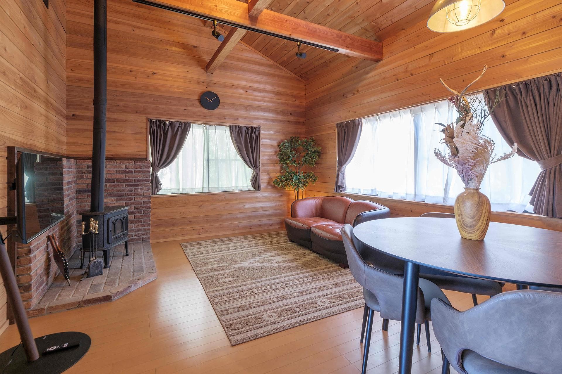 木の温もりも感じる快適なリビング