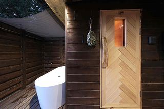こだわりの本格フィンランドサウナ　水風呂