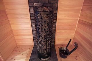 本格サウナでロウリュをお楽しみください