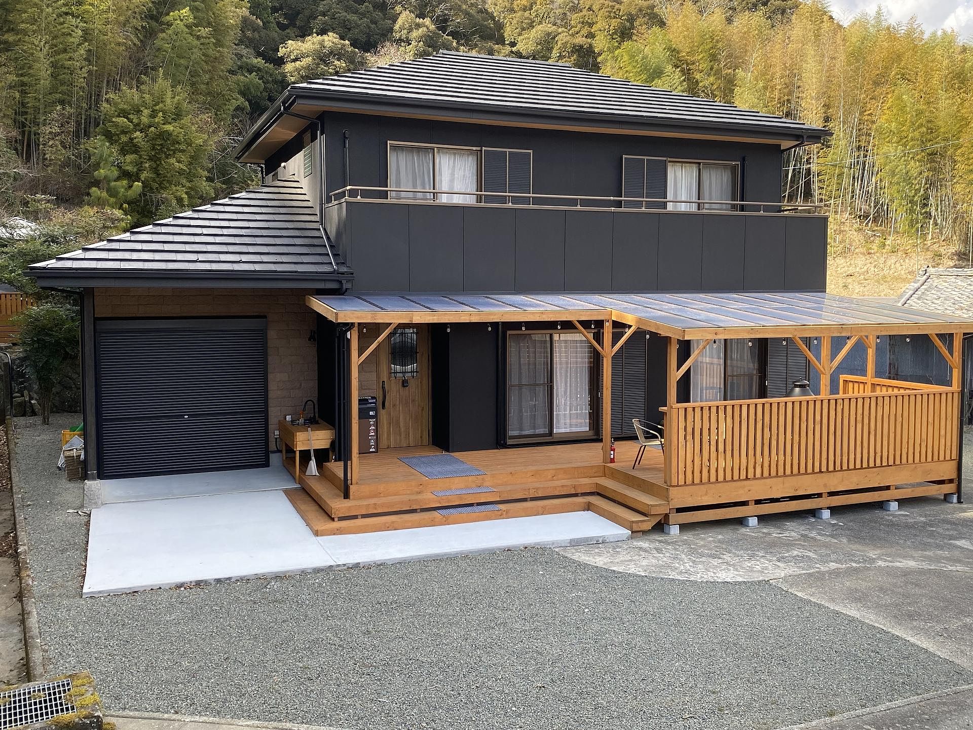 山のふもとの一軒家です。