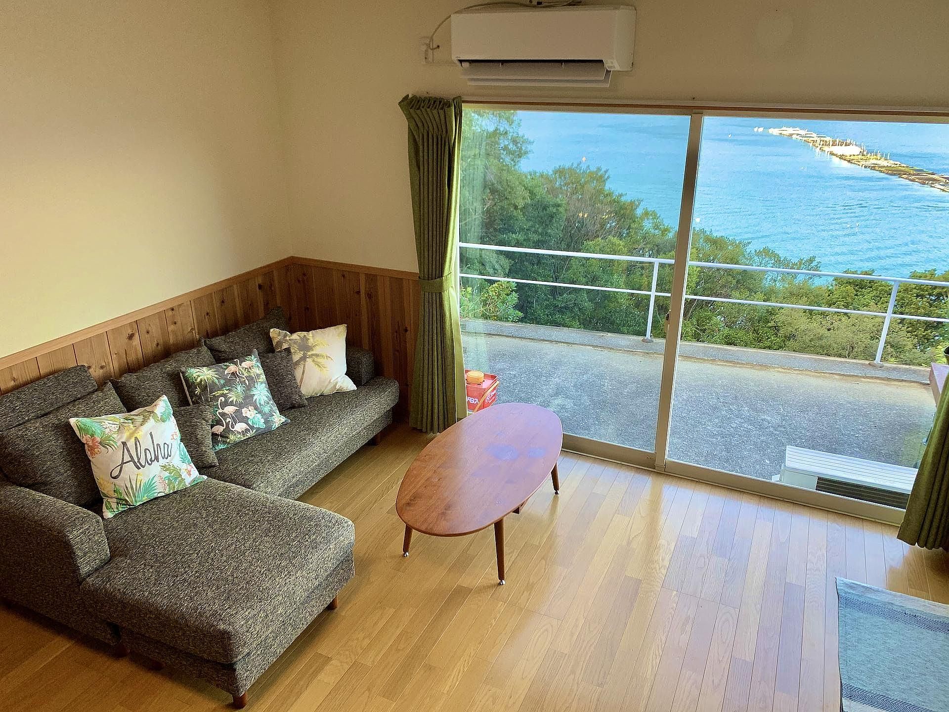 ソファーでゆっくりとお過ごしください。