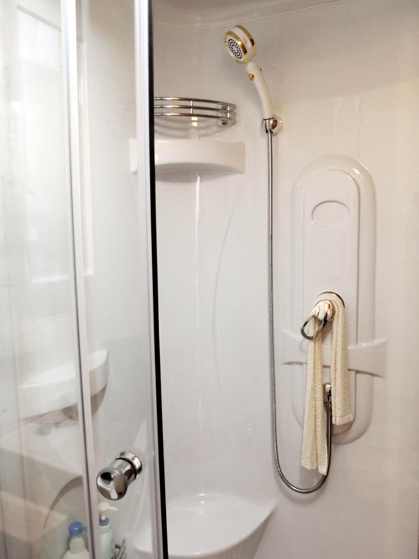 女子シャワー室