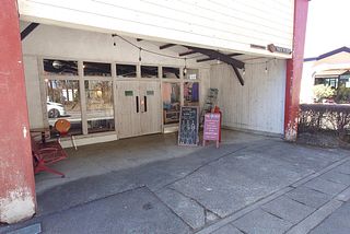 カフェ「world records Cafe」　650ｍ