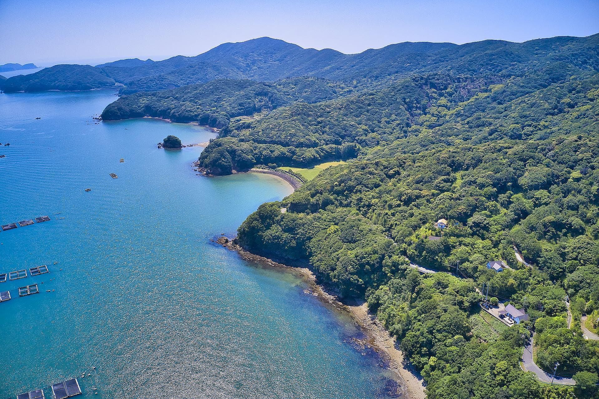 海と山に囲まれた自然豊かな土地