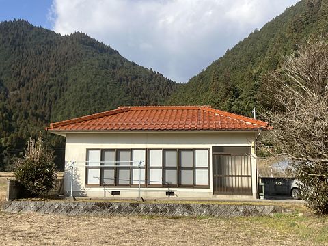 オレンジ屋根の小さな家 / 岡山県 津山・美作三湯・蒜山