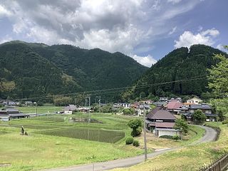 宿のある田舎の風景