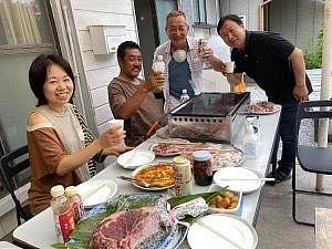 庭でのBBQ風景