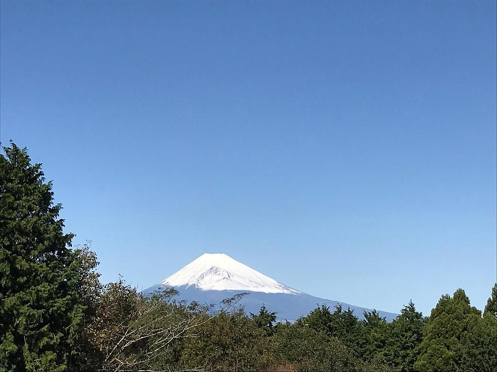 青空に映える富士山