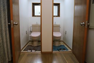 ・【1階トイレ】洗浄機能付きトイレが2つあります