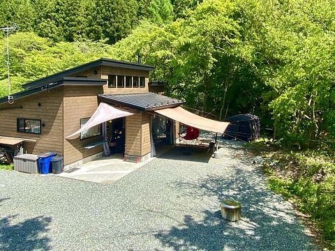 専用キャンプ場付き貸別荘　SNUG CAMP HOUSE / 山梨県 大月・都留